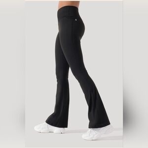 Crisscross Hourglass Flared Legging with Pockets - PURPLE